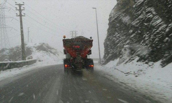 بارش برف در محورهای شمال غربی کشور